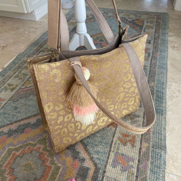 America and Beyond Gold Leopard Tote - Picture 3 of 4